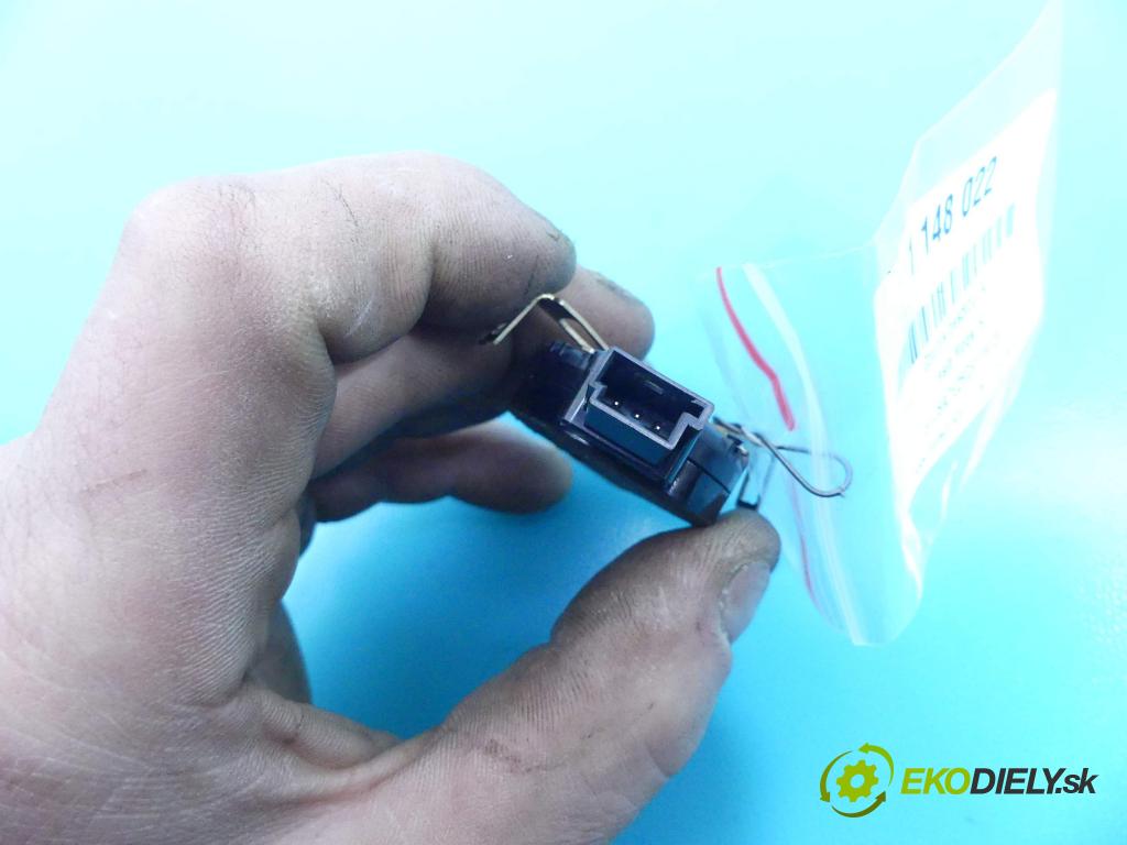 Tesla Model S 0.0b: automatic 310 kW 1 cm3 5- snímač déšť: 6PW011357-02 (Snímače dažďa)