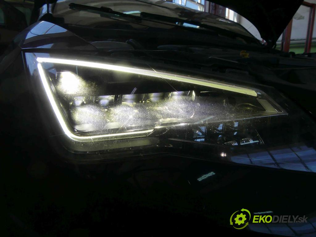 Seat Leon III 2012-2020 2.0 tdi 184hp automatic 135 kW 1968 cm3 5- Reflektor: pravý 5F1941008B (Pravé)