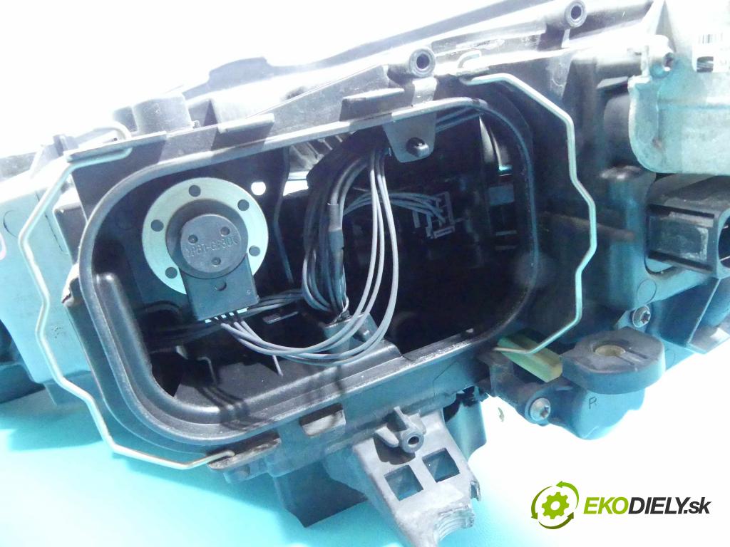 Seat Leon III 2012-2020 2.0 tdi 184hp automatic 135 kW 1968 cm3 5- Reflektor: pravý 5F1941008B (Pravé)