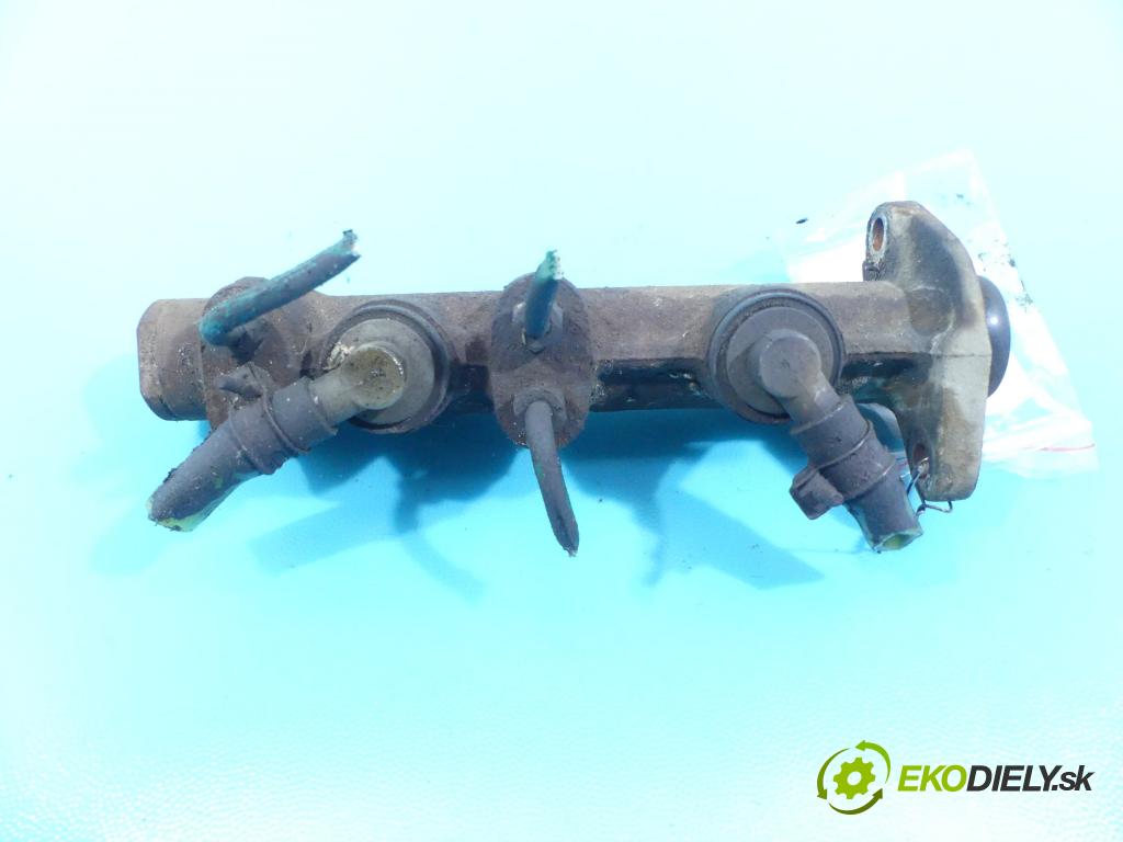 Fiat 126p 0,65.0b 31KM manual 23 kW 652 cm3 3- čerpadlo brzda:  (Posilňovače bŕzd)