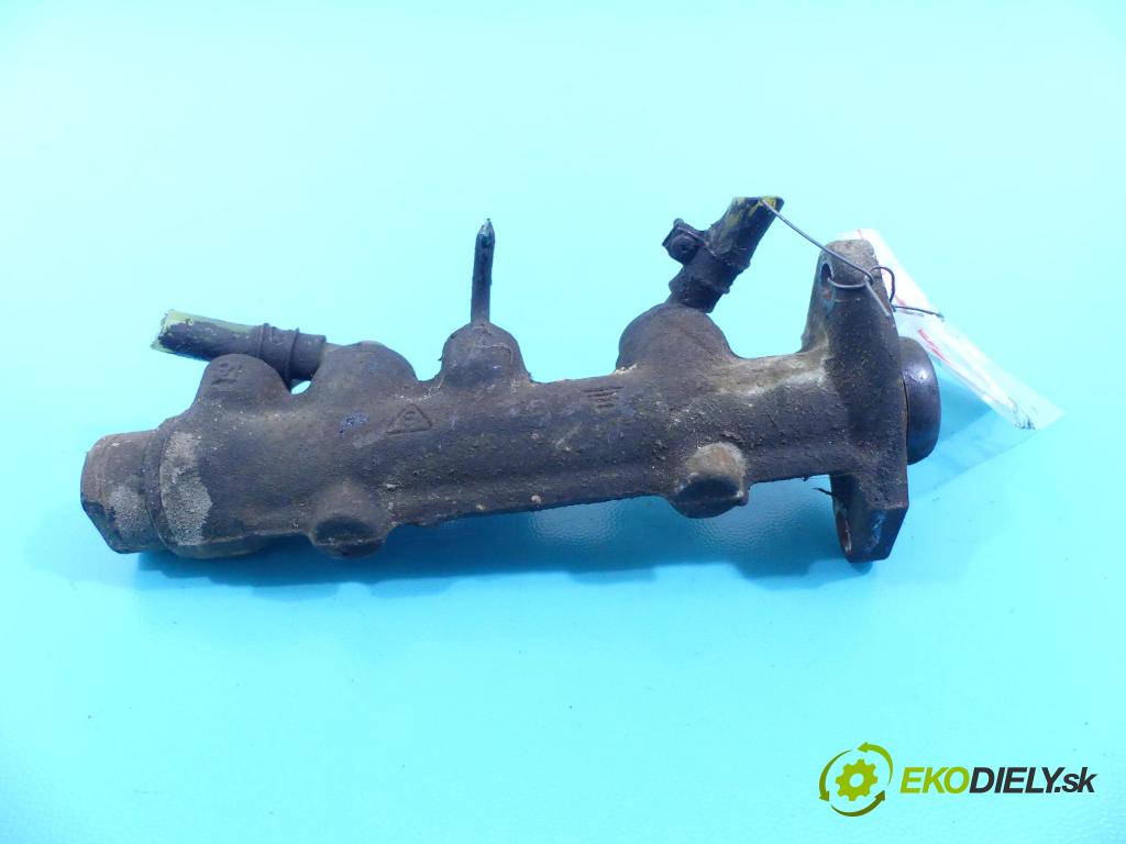 Fiat 126p 0,65.0b 31KM manual 23 kW 652 cm3 3- čerpadlo brzda:  (Posilňovače bŕzd)