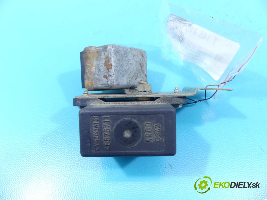 Fiat 126p 0,65.0b 31KM manual 23 kW 652 cm3 3- Relé: 46576711 (Relé)