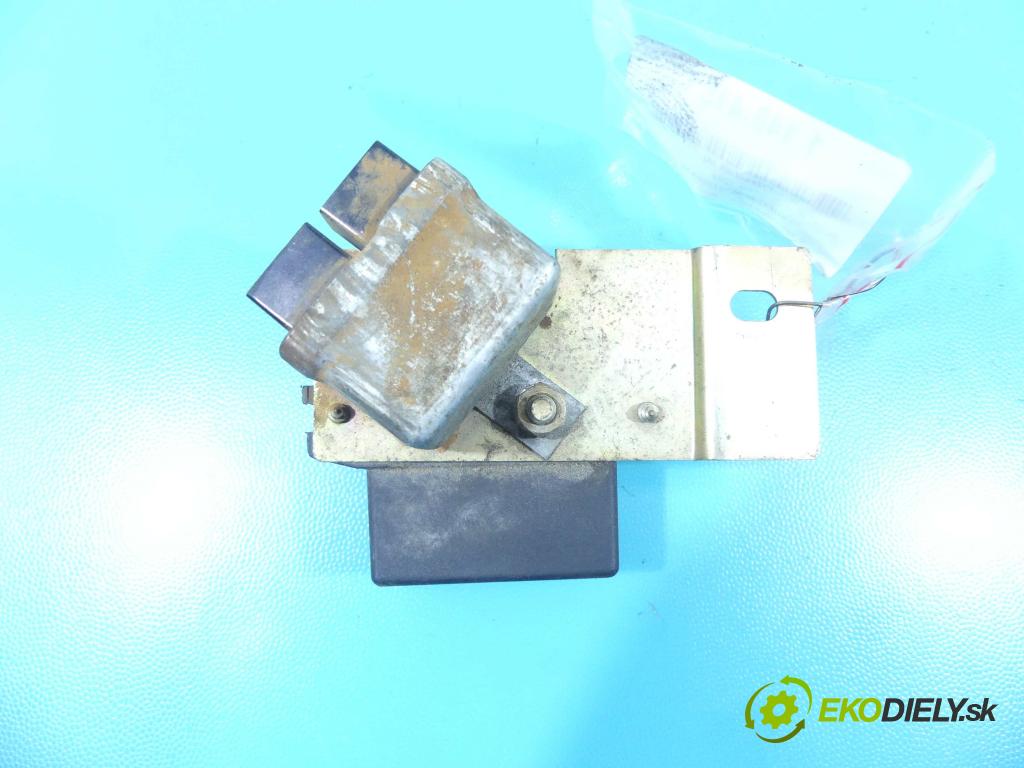 Fiat 126p 0,65.0b 31KM manual 23 kW 652 cm3 3- Relé: 46576711 (Relé)