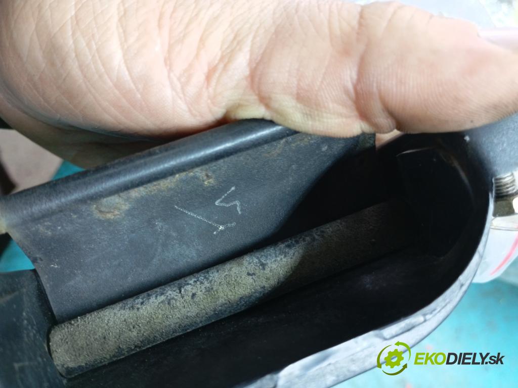 Fiat 126p 0.65b 31KM manual 23 kW 652 cm3 3- klika přední levé  (Vnější přední levá klika dveří)