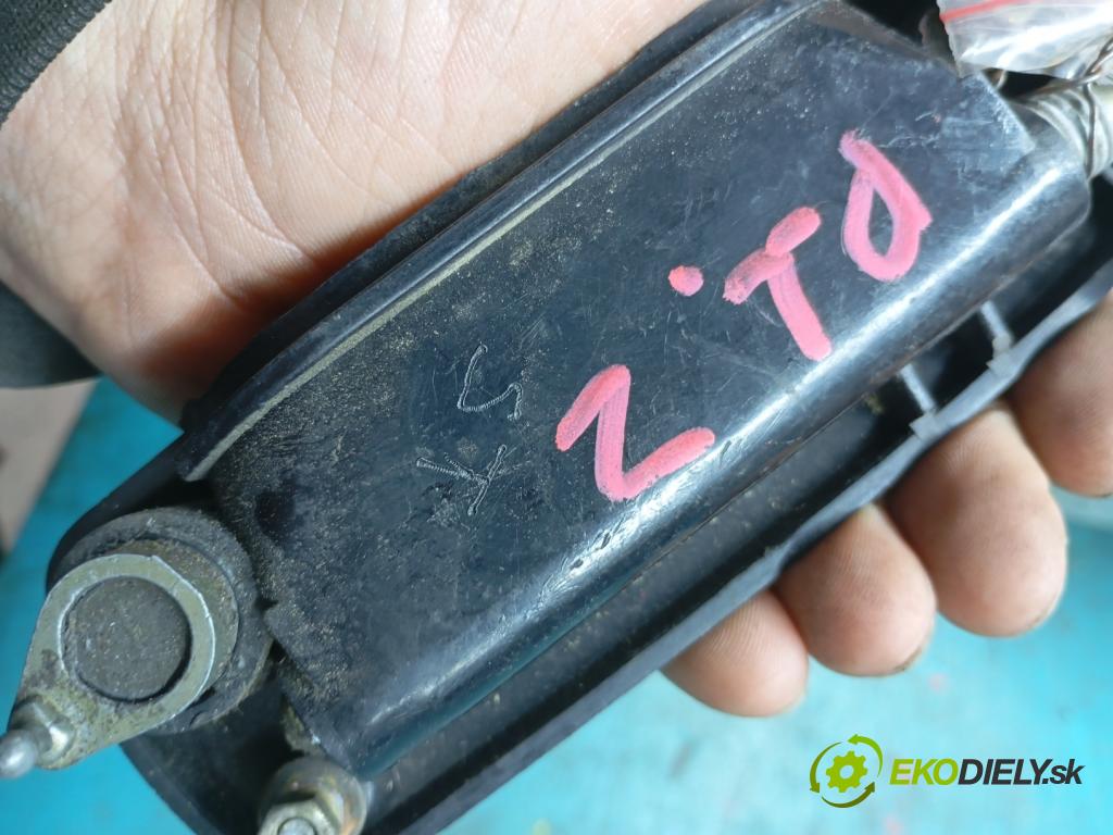 Fiat 126p 0.65b 31KM manual 23 kW 652 cm3 3- klika přední levé  (Vnější přední levá klika dveří)