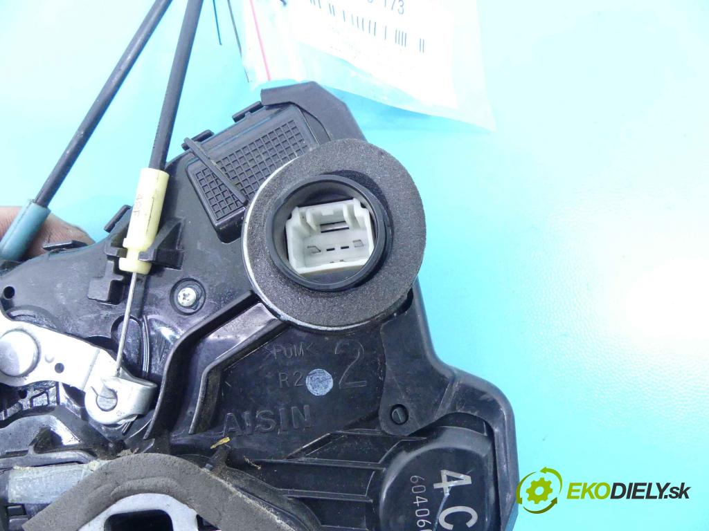 Toyota Rav4 III 2005-2012 3.5 V6 272 hp automatic 200 kW 3478 cm3 5- zámek přední pravý