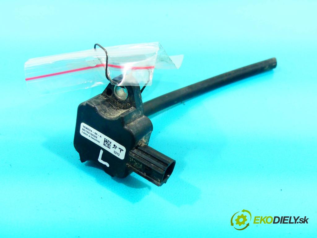 Tesla Model S 0.0b: automatic 310 kW 1 cm3 5- snímač šokovat: 1030224-00-A (Snímače nárazu)