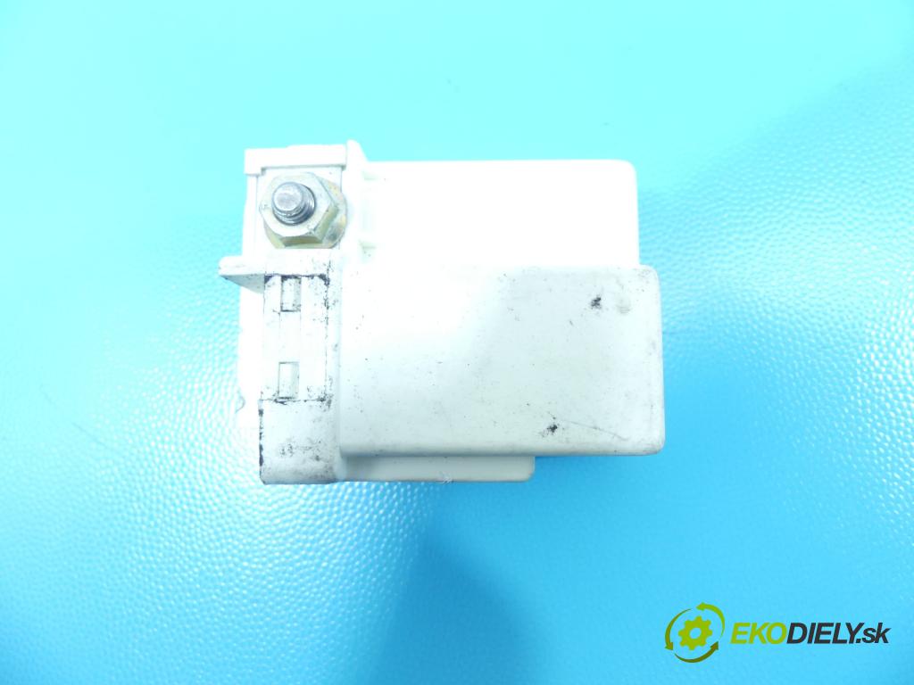 Bmw 3 E46 1998-2007 2.0d 136 HP manual 100 kW 1951 cm3 4- Relé: 72RB511 (Relé)