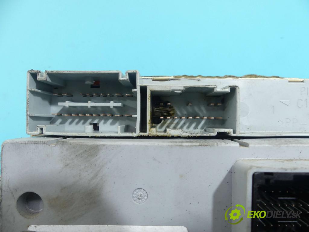 Fiat Stilo 1.9 jtd 116 HP manual 85 kW 1910 cm3 3- skrinka poistka  (Poistkové skrinky)