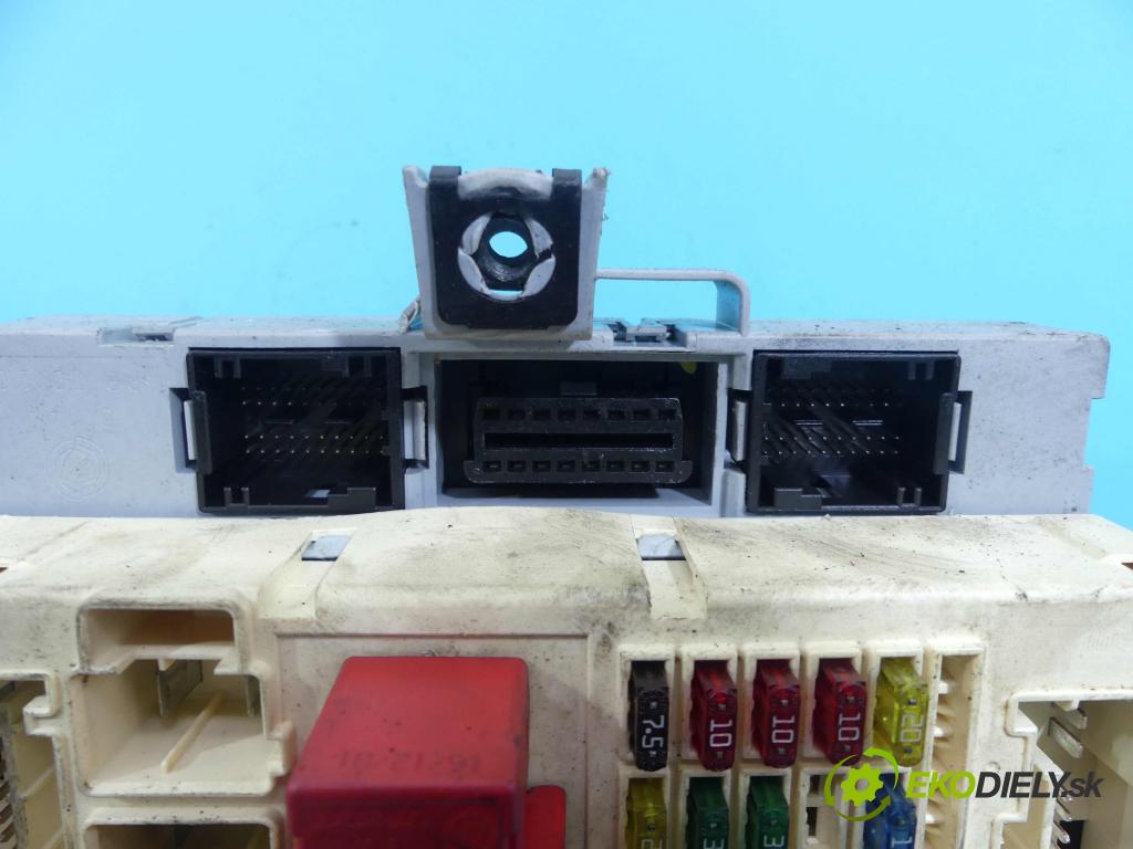 Fiat Stilo 1.9 jtd 116 HP manual 85 kW 1910 cm3 3- skrinka poistka  (Poistkové skrinky)