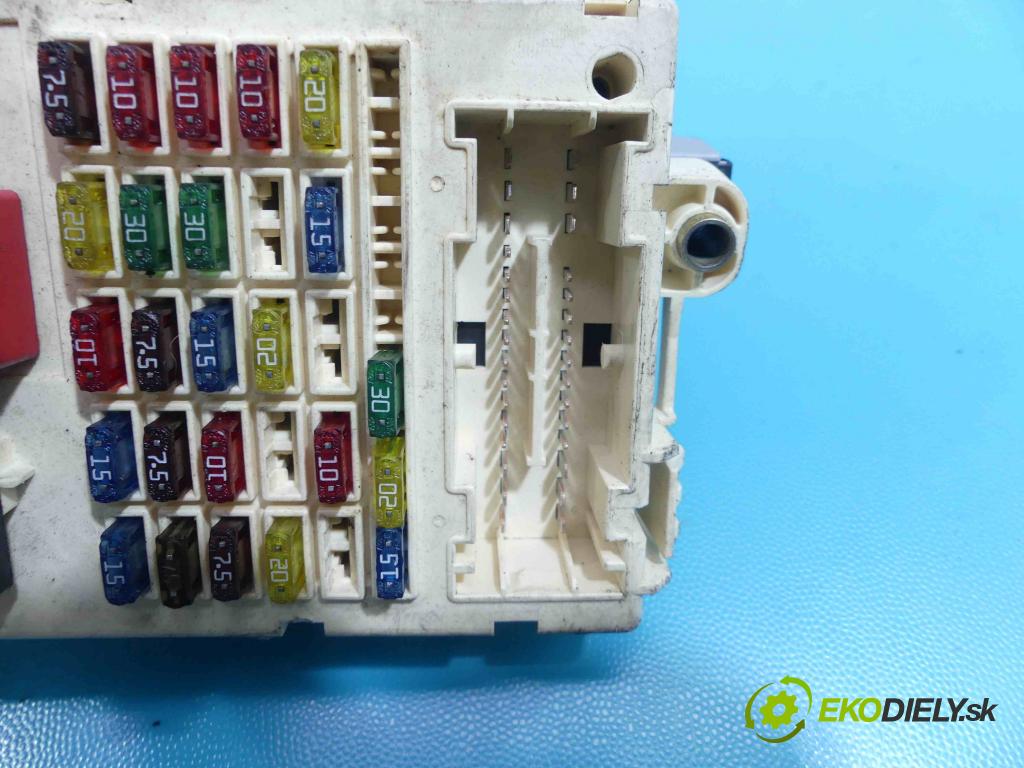 Fiat Stilo 1.9 jtd 116 HP manual 85 kW 1910 cm3 3- skrinka poistka  (Poistkové skrinky)