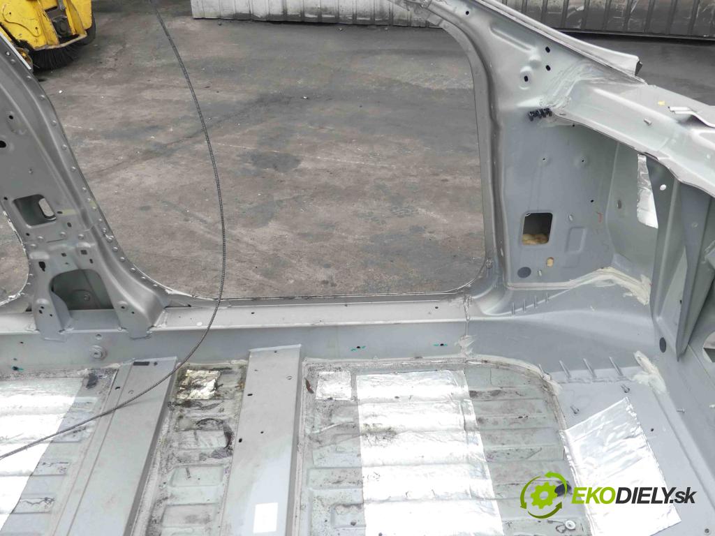 Tesla Model S 0.0b: 421KM automatic 310 kW 1 cm3 5- práh levý  (Ostatní)