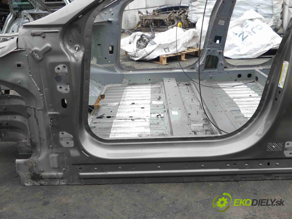 Tesla Model S 0.0b: 421KM automatic 310 kW 1 cm3 5- práh levý  (Ostatní)