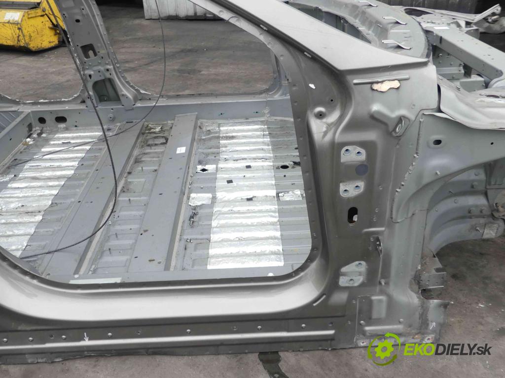 Tesla Model S 0.0b: 421KM automatic 310 kW 1 cm3 5- práh pravý  (Ostatní)