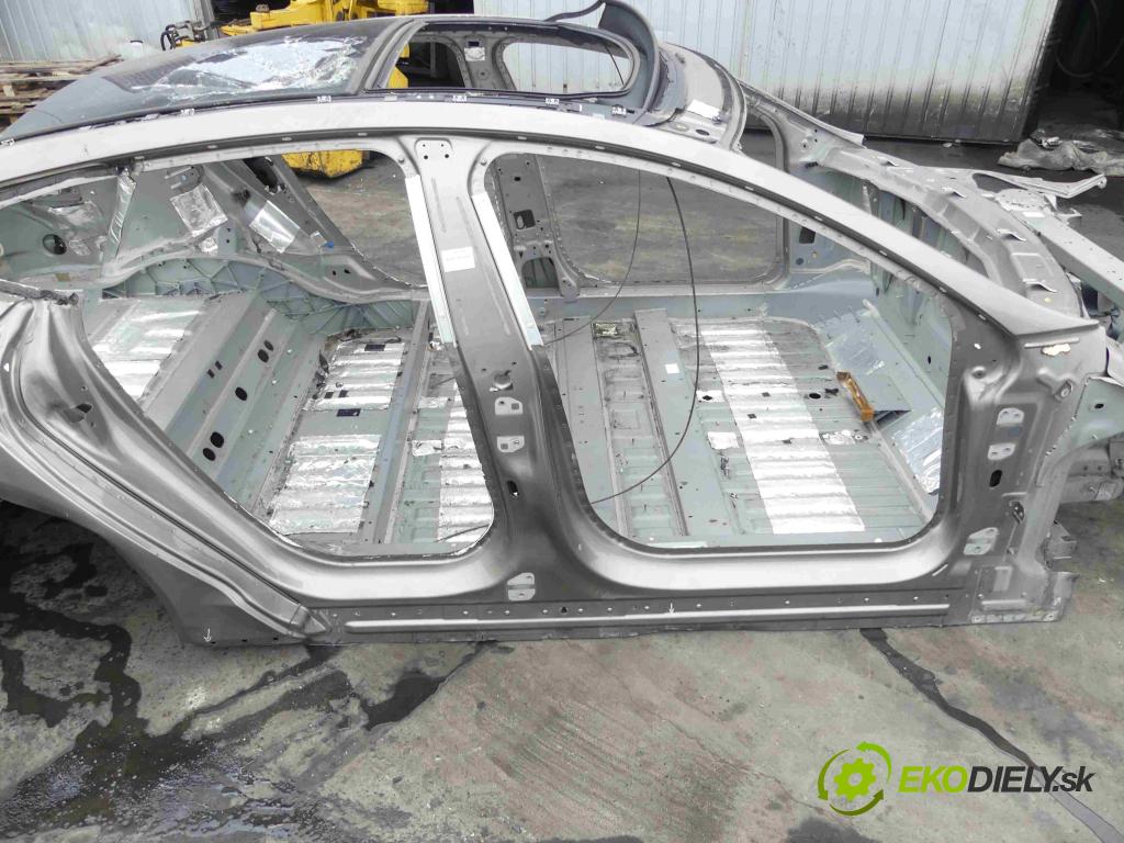 Tesla Model S 0.0b: 421KM automatic 310 kW 1 cm3 5- práh pravý  (Ostatní)