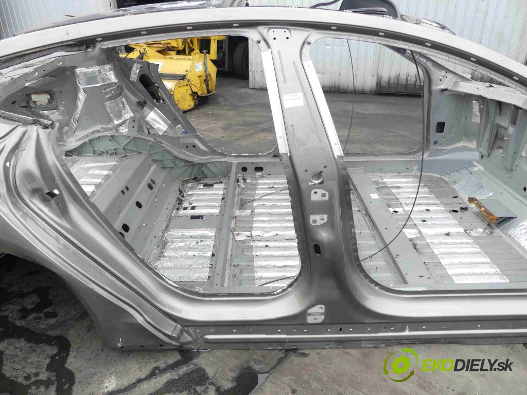 Tesla Model S 0.0b: 421KM automatic 310 kW 1 cm3 5- práh pravý  (Ostatní)