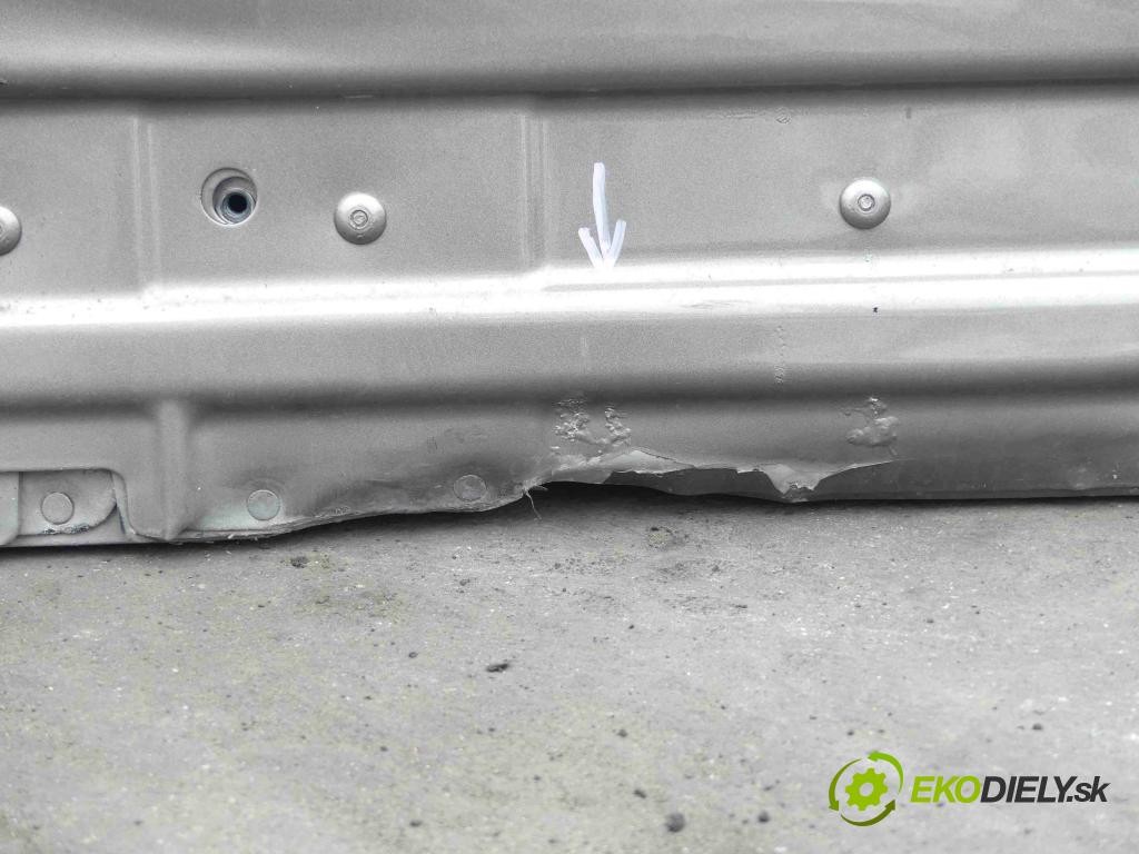 Tesla Model S 0.0b: 421KM automatic 310 kW 1 cm3 5- práh pravý  (Ostatní)