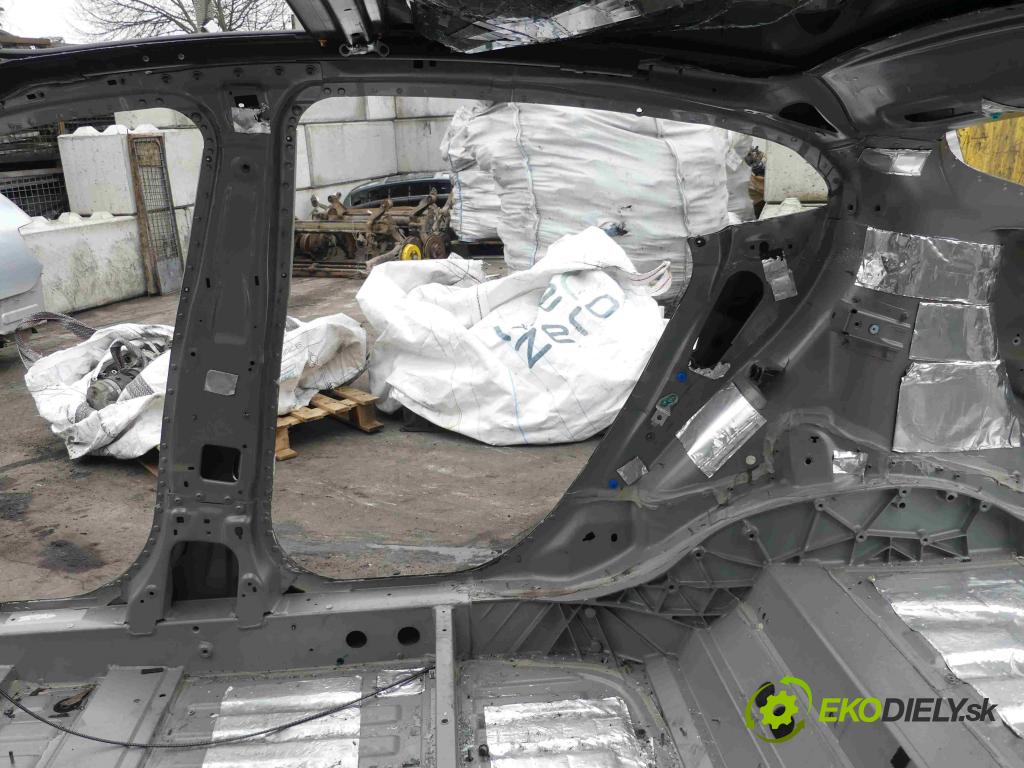 Tesla Model S 0.0b: 421KM automatic 310 kW 1 cm3 5- práh pravý  (Ostatní)