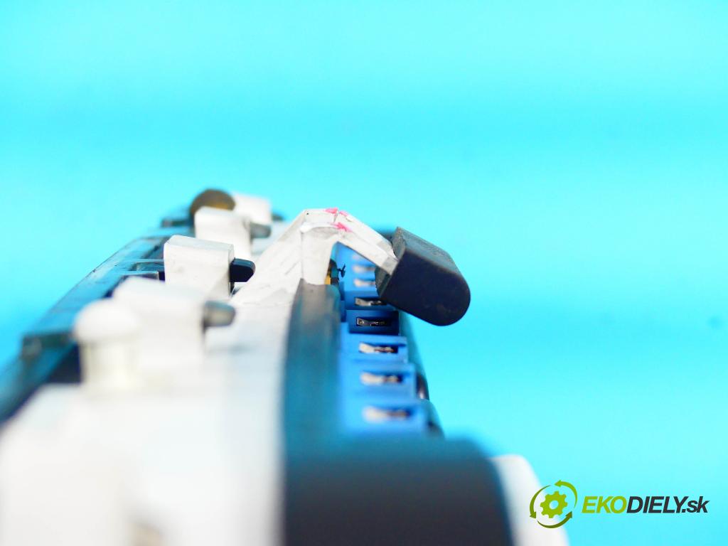 Skoda Felicia 1.3 68 hp manual 50 kW 1289 cm3 5- Přístrojová deska 443431113620 (Přístrojové desky, displeje)