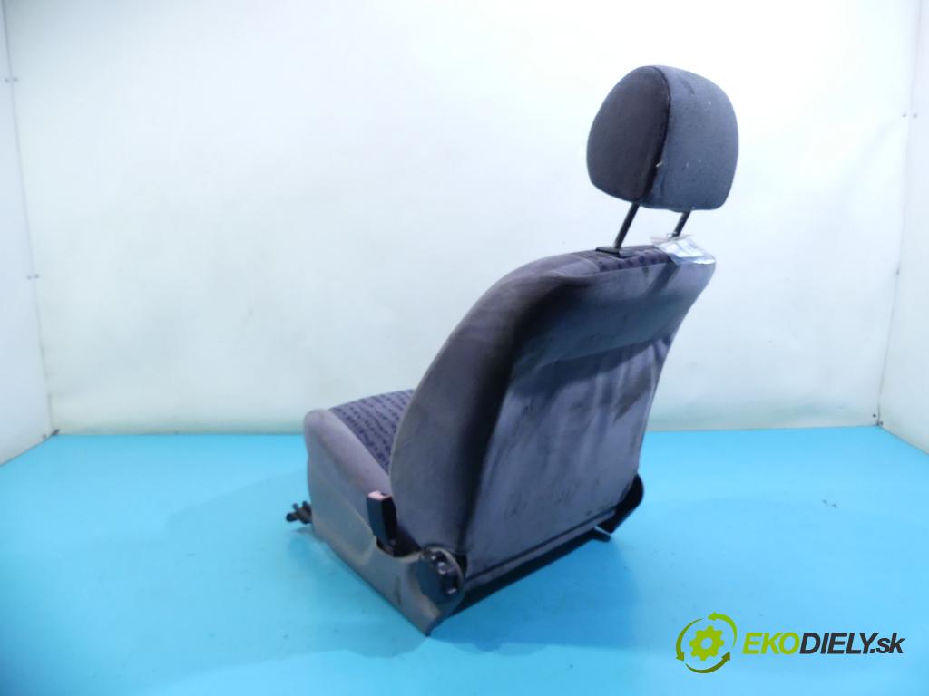 Skoda Felicia 1.3 68 hp manual 50 kW 1289 cm3 5- Sedadlo pravý  (Sedačky, sedadla)