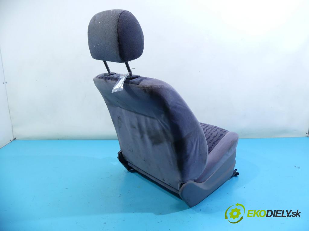 Skoda Felicia 1.3 68 hp manual 50 kW 1289 cm3 5- Sedadlo pravý  (Sedačky, sedadla)