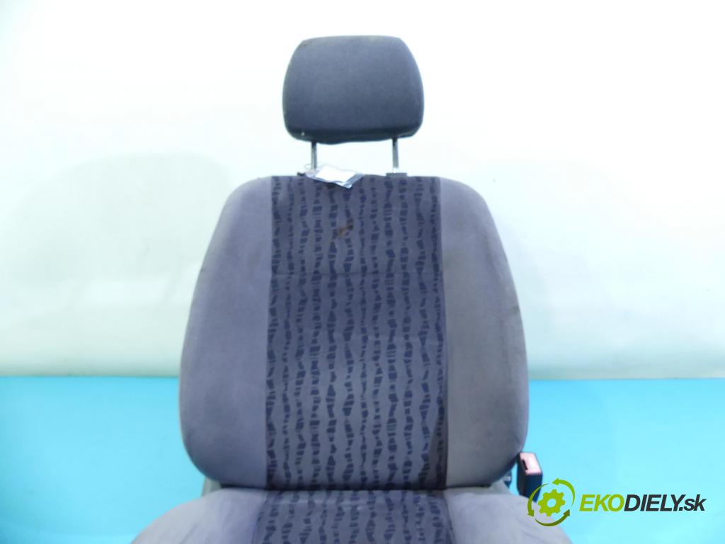 Skoda Felicia 1.3 68 hp manual 50 kW 1289 cm3 5- Sedadlo pravý  (Sedačky, sedadla)