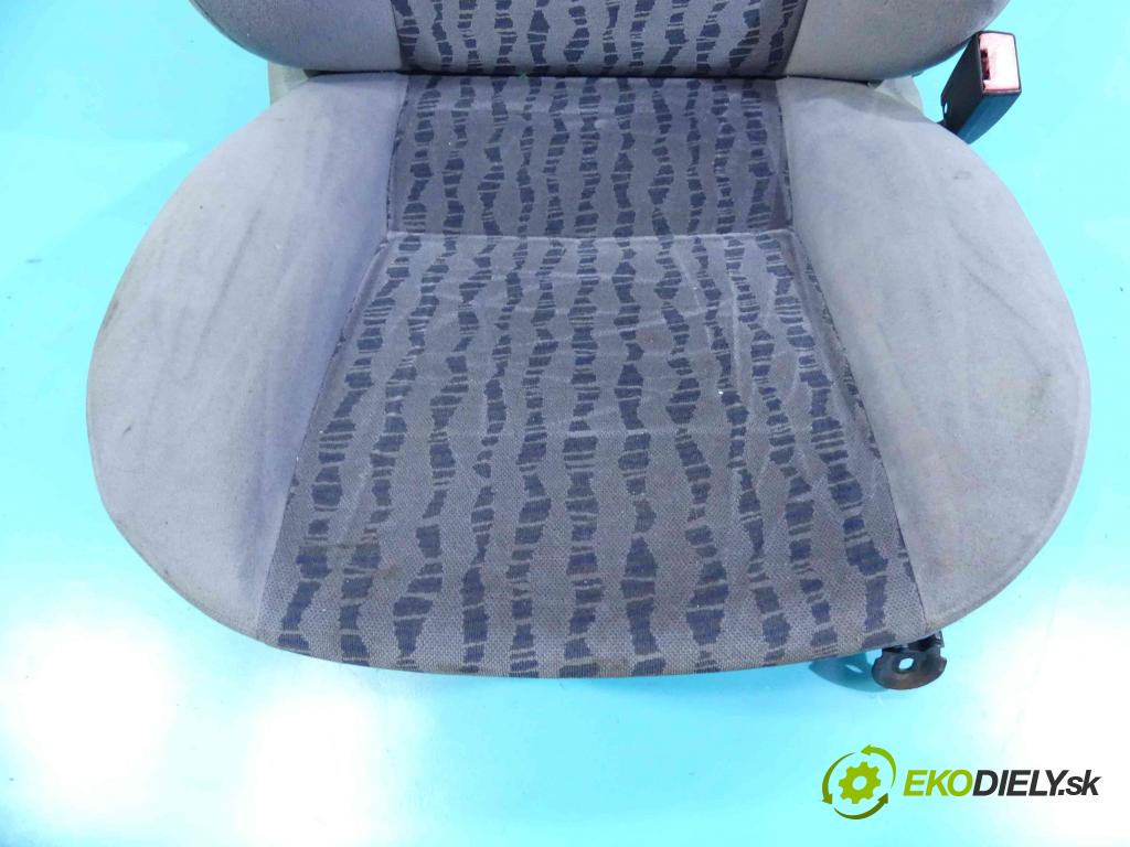 Skoda Felicia 1.3 68 hp manual 50 kW 1289 cm3 5- Sedadlo pravý  (Sedačky, sedadla)