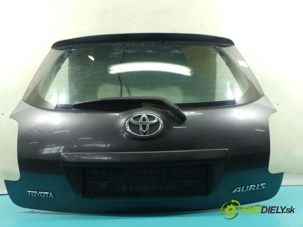 Toyota Auris I 2006-2013 1.4 D4D 90 HP manual 66 kW 1364 cm3 5- zadna kufor  (Zadné kapoty)