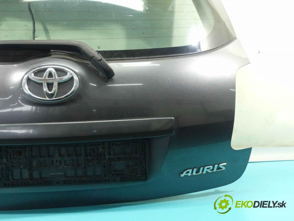 Toyota Auris I 2006-2013 1.4 D4D 90 HP manual 66 kW 1364 cm3 5- zadna kufor  (Zadné kapoty)