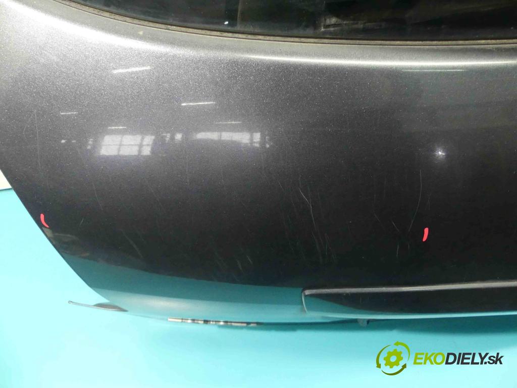 Toyota Auris I 2006-2013 1.4 D4D 90 HP manual 66 kW 1364 cm3 5- zadna kufor  (Zadné kapoty)