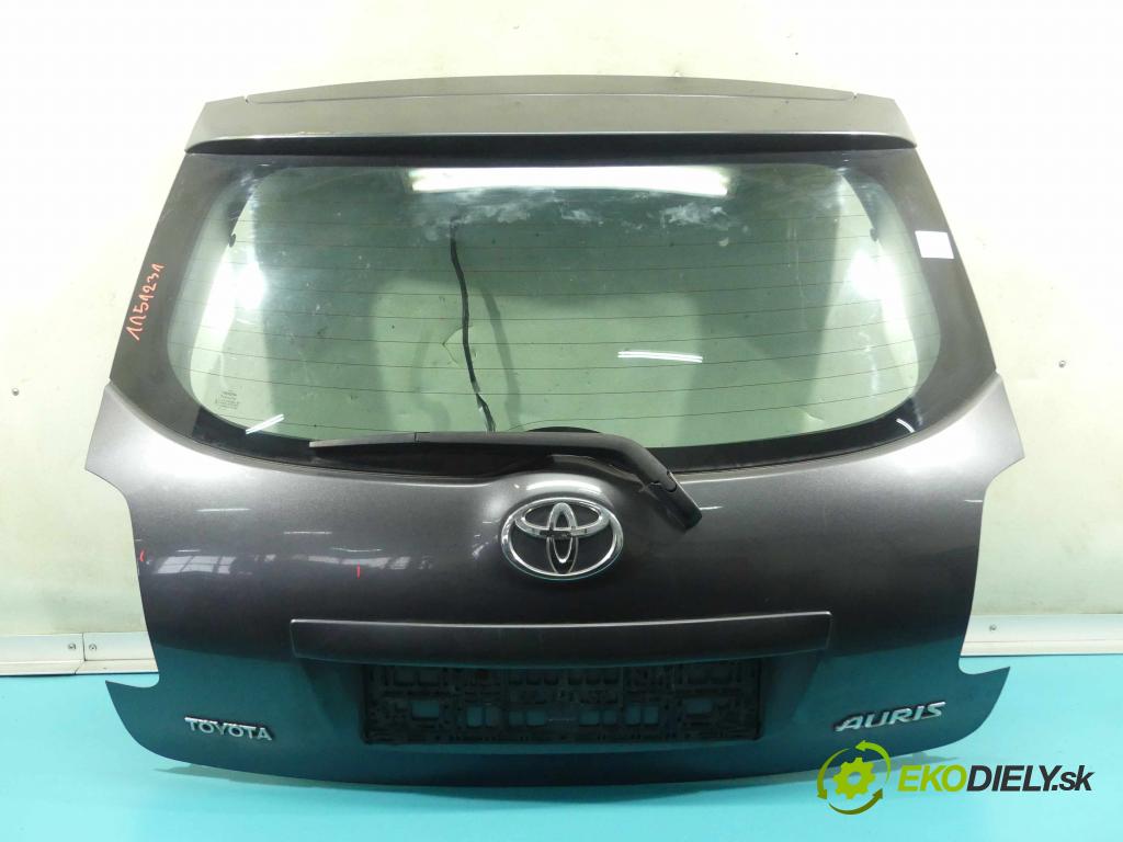 Toyota Auris I 2006-2013 1.4 D4D 90 HP manual 66 kW 1364 cm3 5- zadna kufor  (Zadné kapoty)