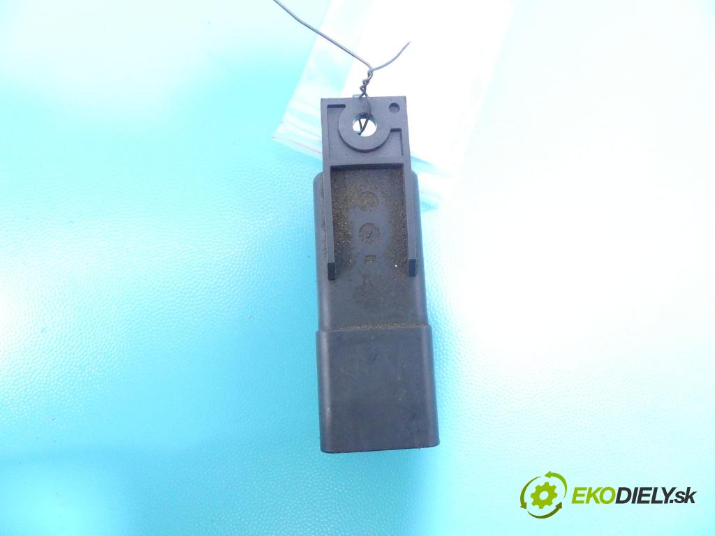 Vw Scirocco II 2008-2017 2.0 tdi 140 HP manual 103 kW 1968 cm3 3- Relé: 038907281D (Relé)