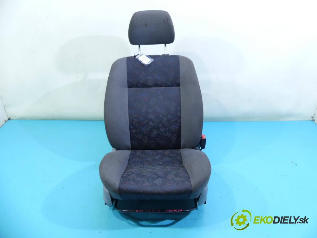 Skoda Felicia 1.6 75 hp manual 55 kW 1598 cm3 5- Sedadlo pravý  (Sedačky, sedadla)