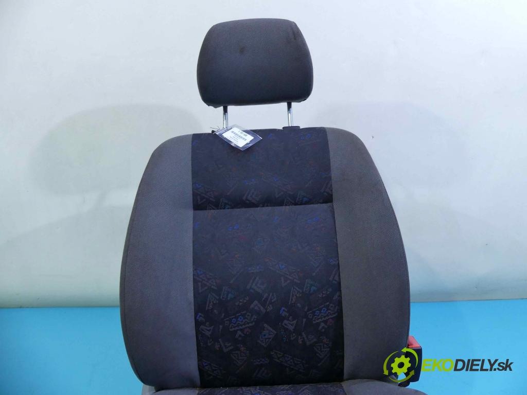 Skoda Felicia 1.6 75 hp manual 55 kW 1598 cm3 5- Sedadlo pravý  (Sedačky, sedadla)