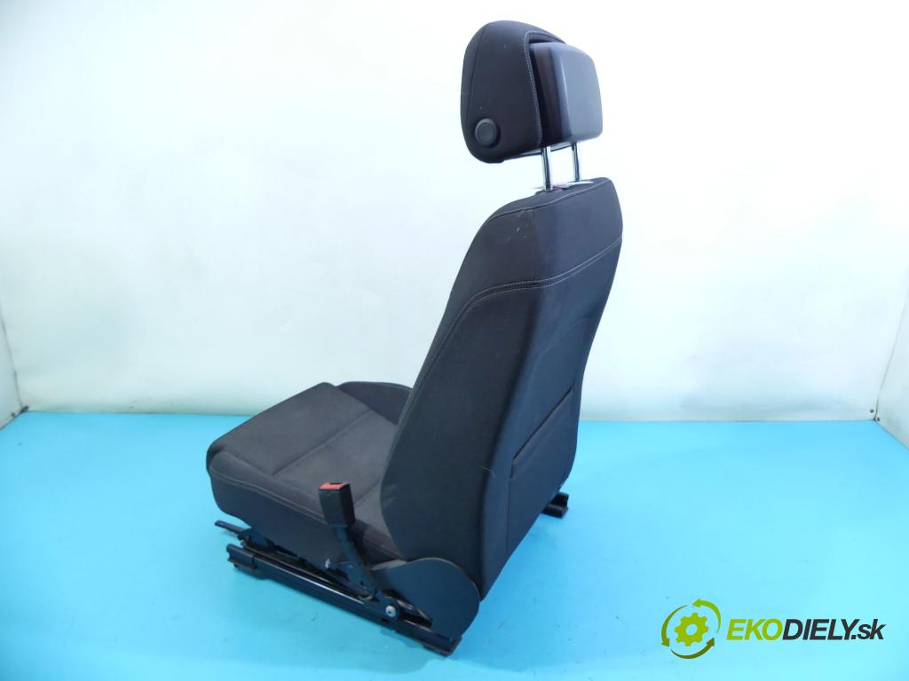 Vw Passat B8 2014 - 2.0 tdi 150 HP automatic 110 kW 1968 cm3 5- Sedačka pravý  (Sedačky, sedadlá)