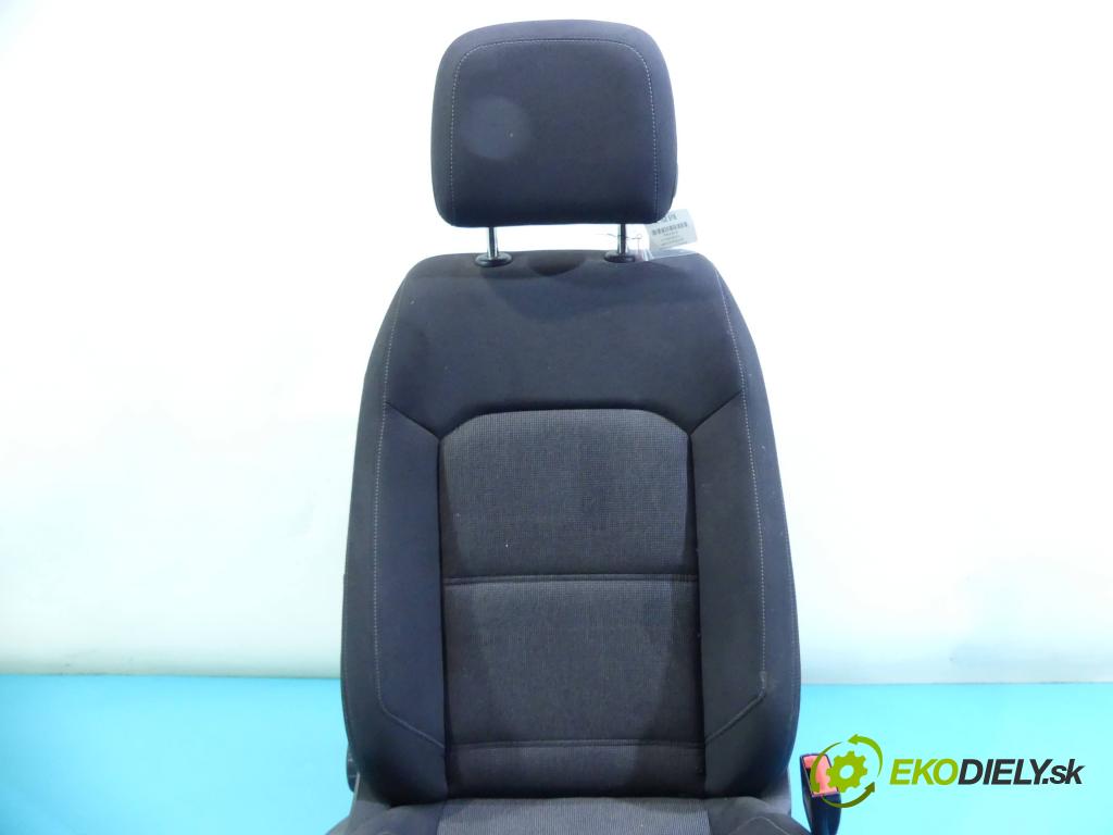 Vw Passat B8 2014 - 2.0 tdi 150 HP automatic 110 kW 1968 cm3 5- Sedačka pravý  (Sedačky, sedadlá)