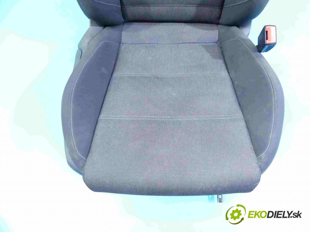 Vw Passat B8 2014 - 2.0 tdi 150 HP automatic 110 kW 1968 cm3 5- Sedačka pravý  (Sedačky, sedadlá)