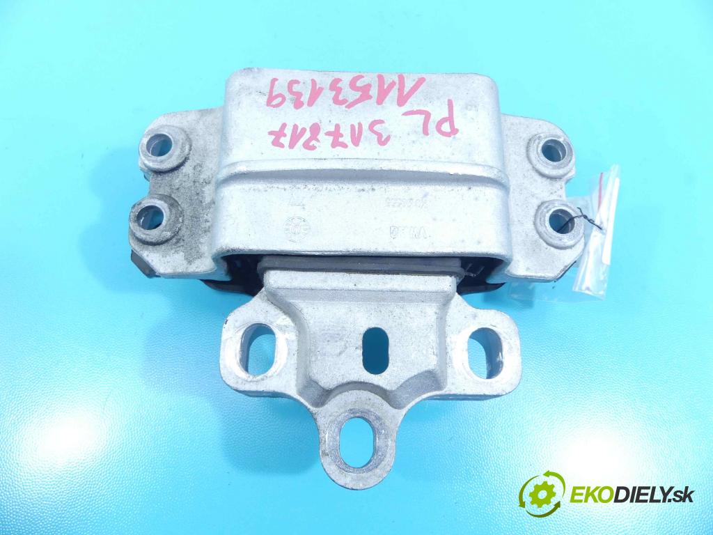 Seat Altea 2.0 tdi 140 HP manual 103 kW 1968 cm3 5- airbag motora 1K0199555 (Držiaky motora)