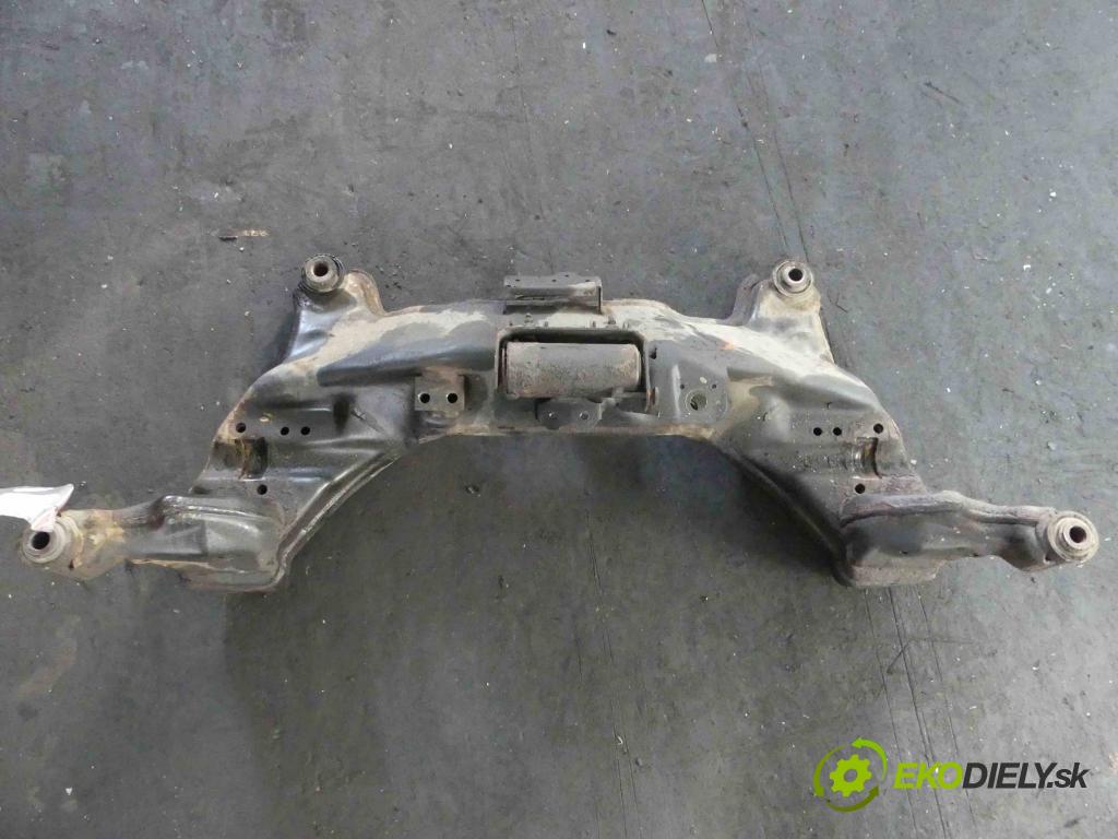 Nissan Almera tino 2.2 td 111KM manual 82 kW 2184 cm3 5- výstuha motora