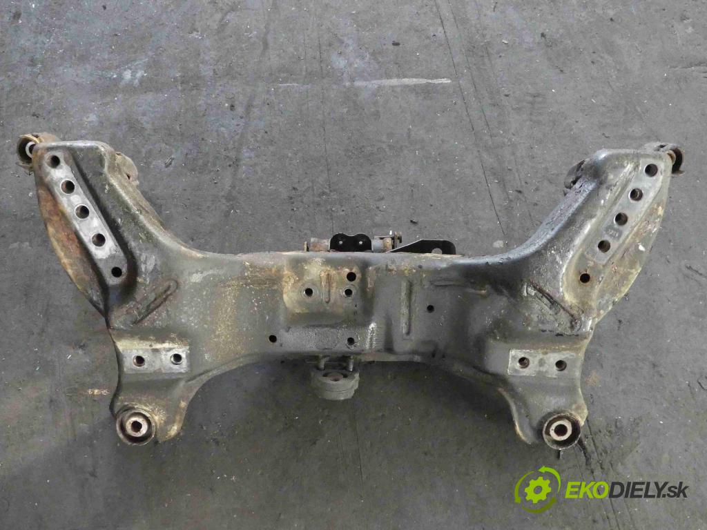 Nissan Almera tino 2.2 td 111KM manual 82 kW 2184 cm3 5- výstuha motora