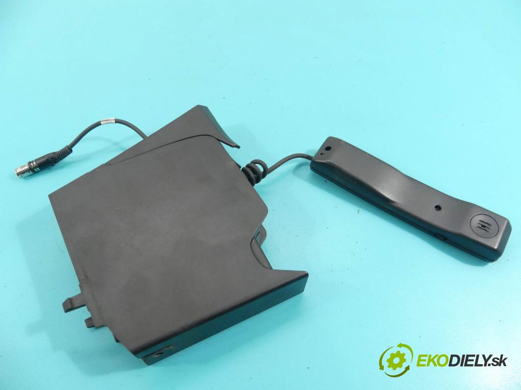 Volvo XC70 I 2000-2007 2.4 D5 185 HP automatic 136 kW 2400 cm3 5- Telefon:  (Audio zariadenia)