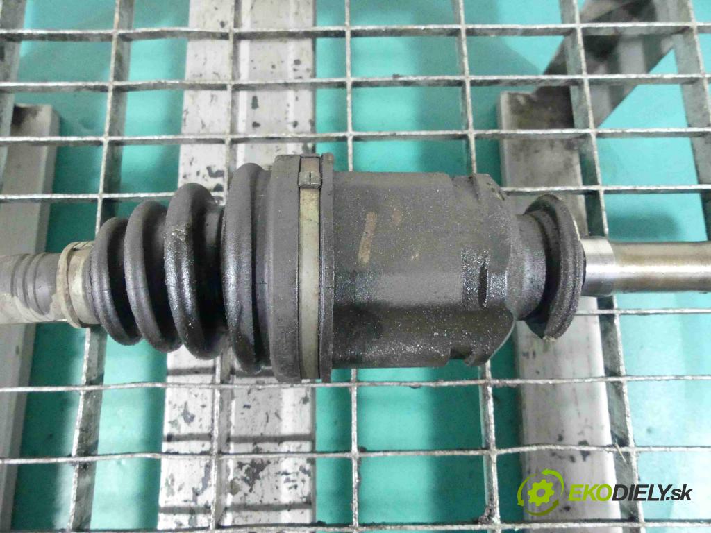 Toyota Rav4 II 2000-2005 2.0 vvti 150 HP manual 110 kW 1998 cm3 5- poloos pravé  (Poloosy)