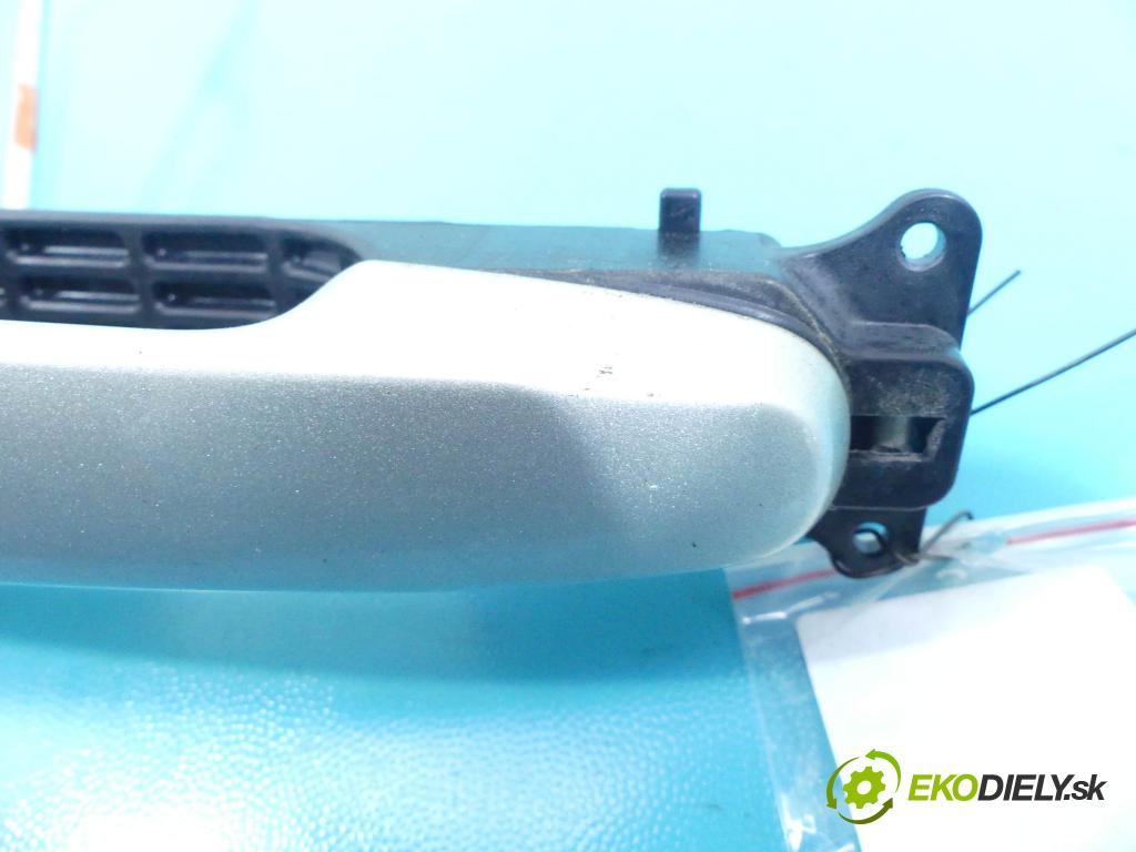 Toyota Auris I 2006-2013 1.4 VVT-i: 97KM manual 71 kW 1398 cm3 5- rukoväť predné ľavé mimo:  (Vonkajšie predné ľavé)