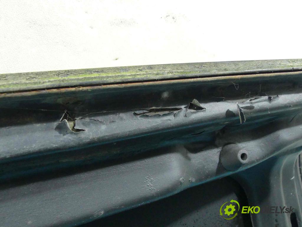 Mercedes 123 2,4.0 72 hp manual 53 kW 2350 cm3 4- zadní kufrové dveře  (Zadní kapoty)