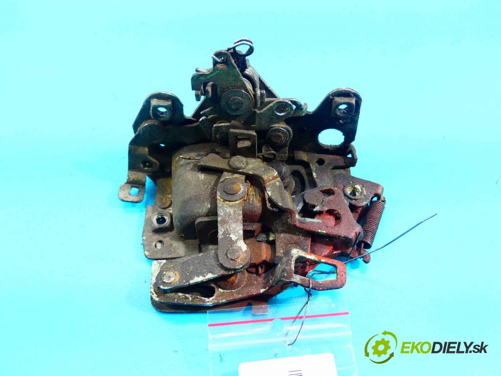 Mercedes 123 2,4.0 72 hp manual 53 kW 2350 cm3 4- zámek zadní pravý