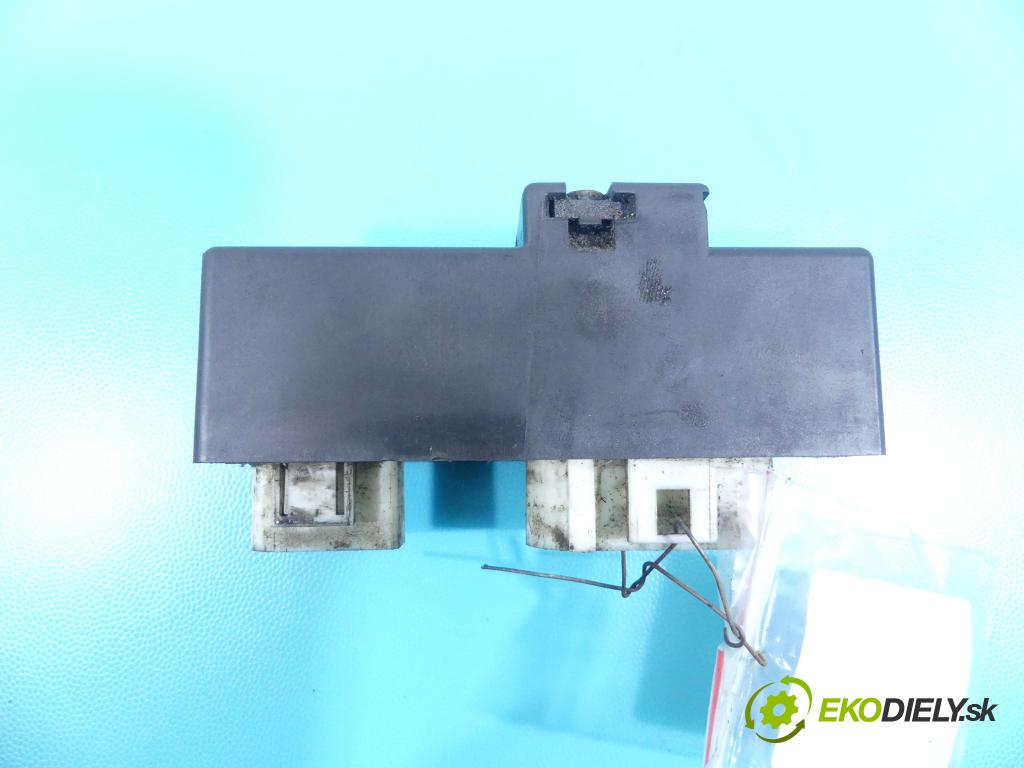 Vw Bora 2.3 VR5 150 HP manual 110 kW 2324 cm3 4- Relé: 1J0919506E (Relé)