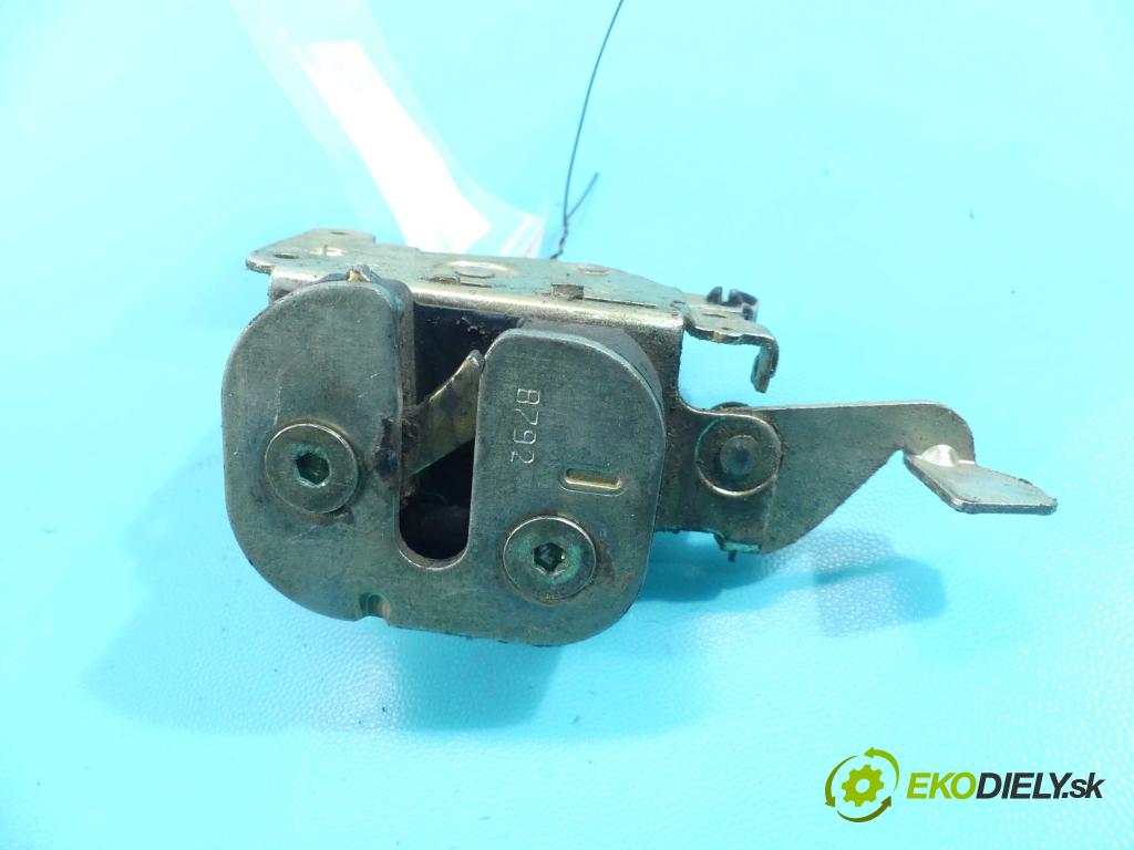 Fiat Uno 1.1 manual 36 kW 1108 cm3 5- zámek přední pravý