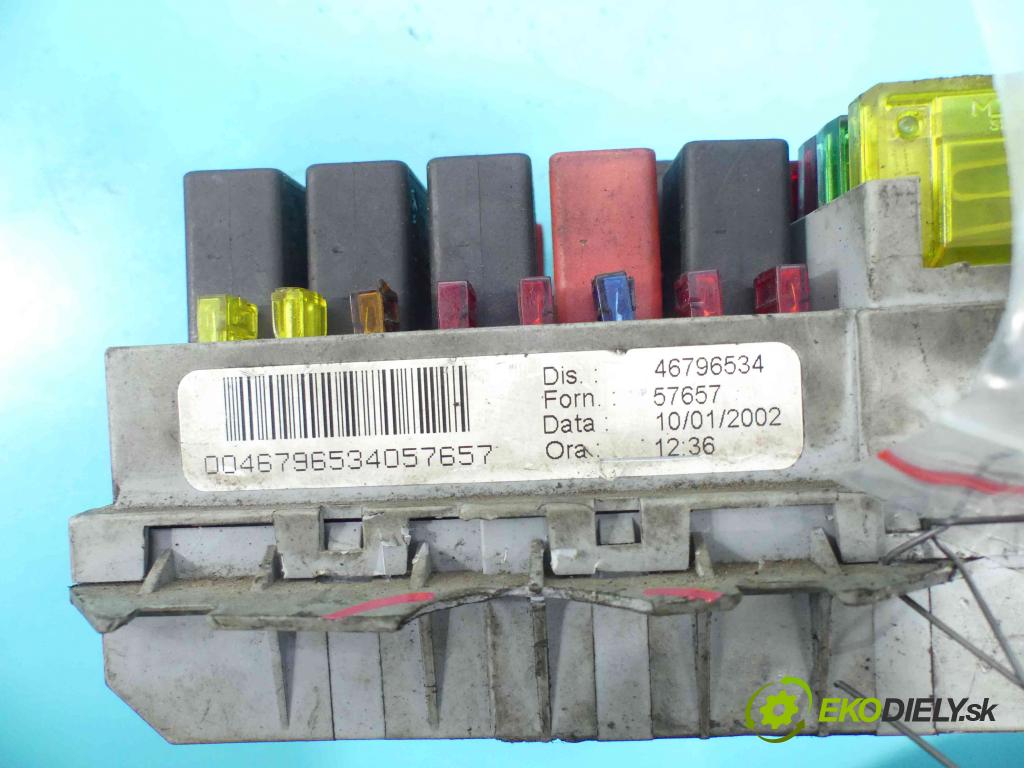 Fiat Stilo 1.9 JTD 116 HP manual 85 kW 1910 cm3 5- skrinka poistka 46796534 (Poistkové skrinky)