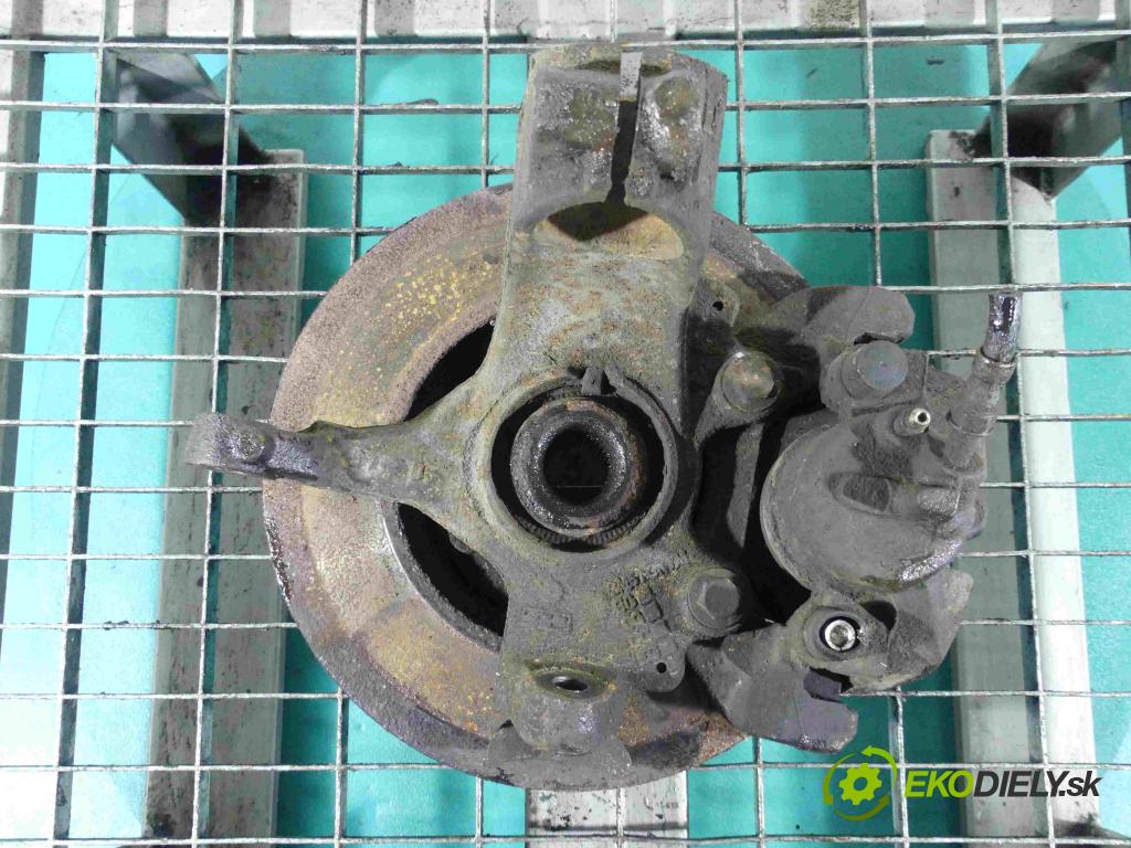 Ford Focus Mk2 2004-2011 1.6 16V 101 HP manual 74 kW 1596 cm3 4- náboj ľavé  (Náboje)