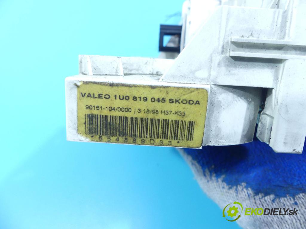Vw Bora 1.9 TDI 90 hp manual 66 kW 1896 cm3 4- palubní deska panel topení 1U0819045